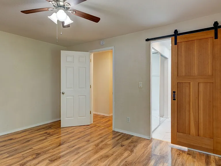 1230 SW Ingleside Ct — Photo 11