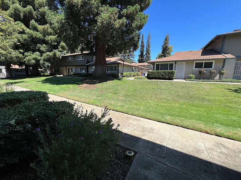 3706 Oxford Cmn — Photo 4