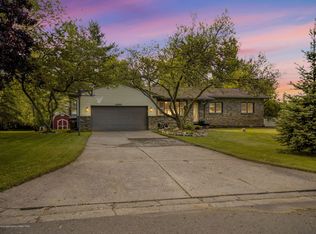 12853 Newberry Dr, Grand Ledge, MI 48837