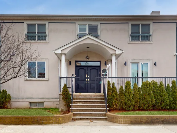 3832 Lyme Avenue image 3 of 28