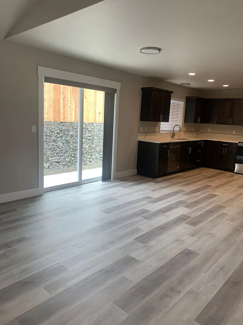 Beautiful Newer Home — Photo 3