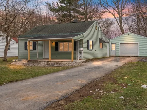 30 Waterbury Dr, North Syracuse, NY 13212