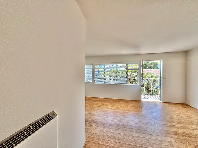 111-13 W Junipero St #F — Photo 2