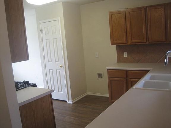 3rd image of 119 Steven St