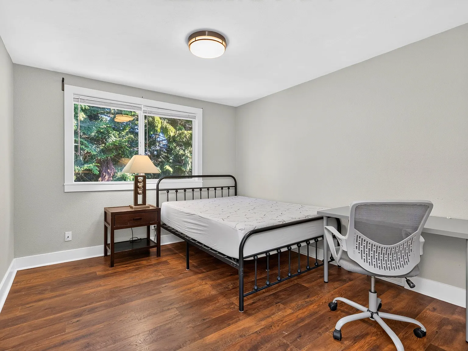 4 bed, 2.0 bath, 2500 sqft, $1,360 — Photo 1