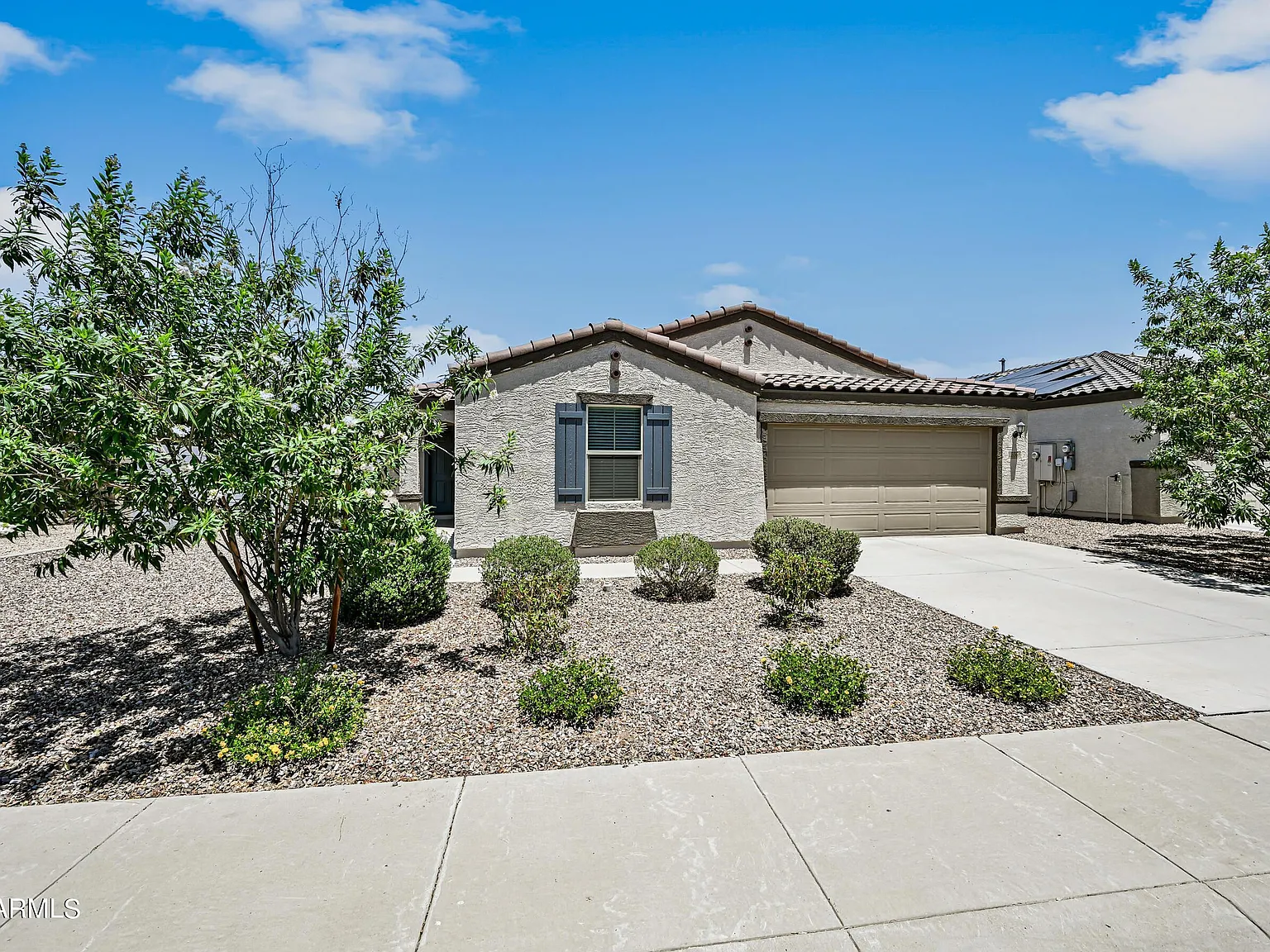 3 bed, 2.0 bath, 2121 sqft, $2,090 — Photo 1