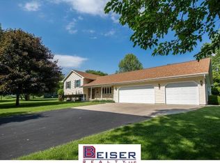 6476 Paulson Rd, Winneconne, WI 54986