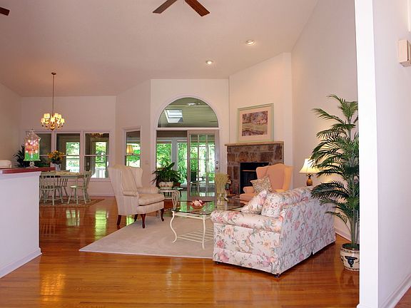Cathedral ceiling - open floor plan