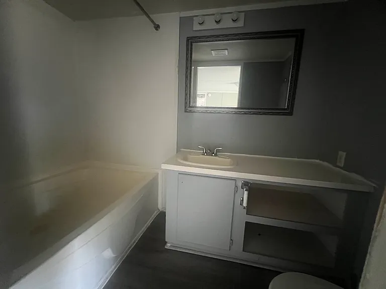 124 Middle Ave — Photo 3