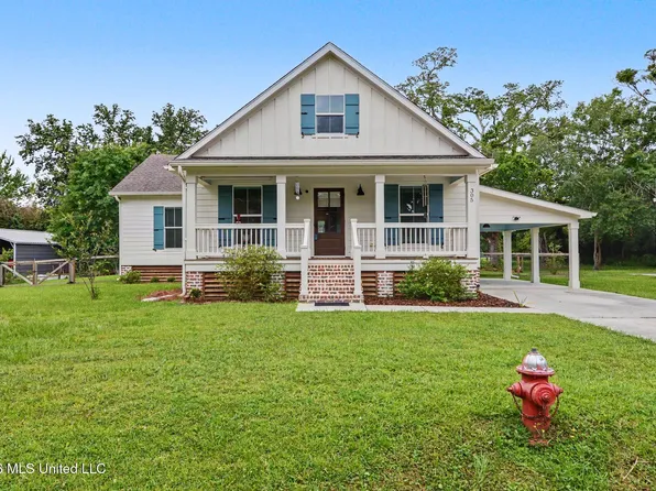 305 Hoffman Ln, Waveland, MS 39576