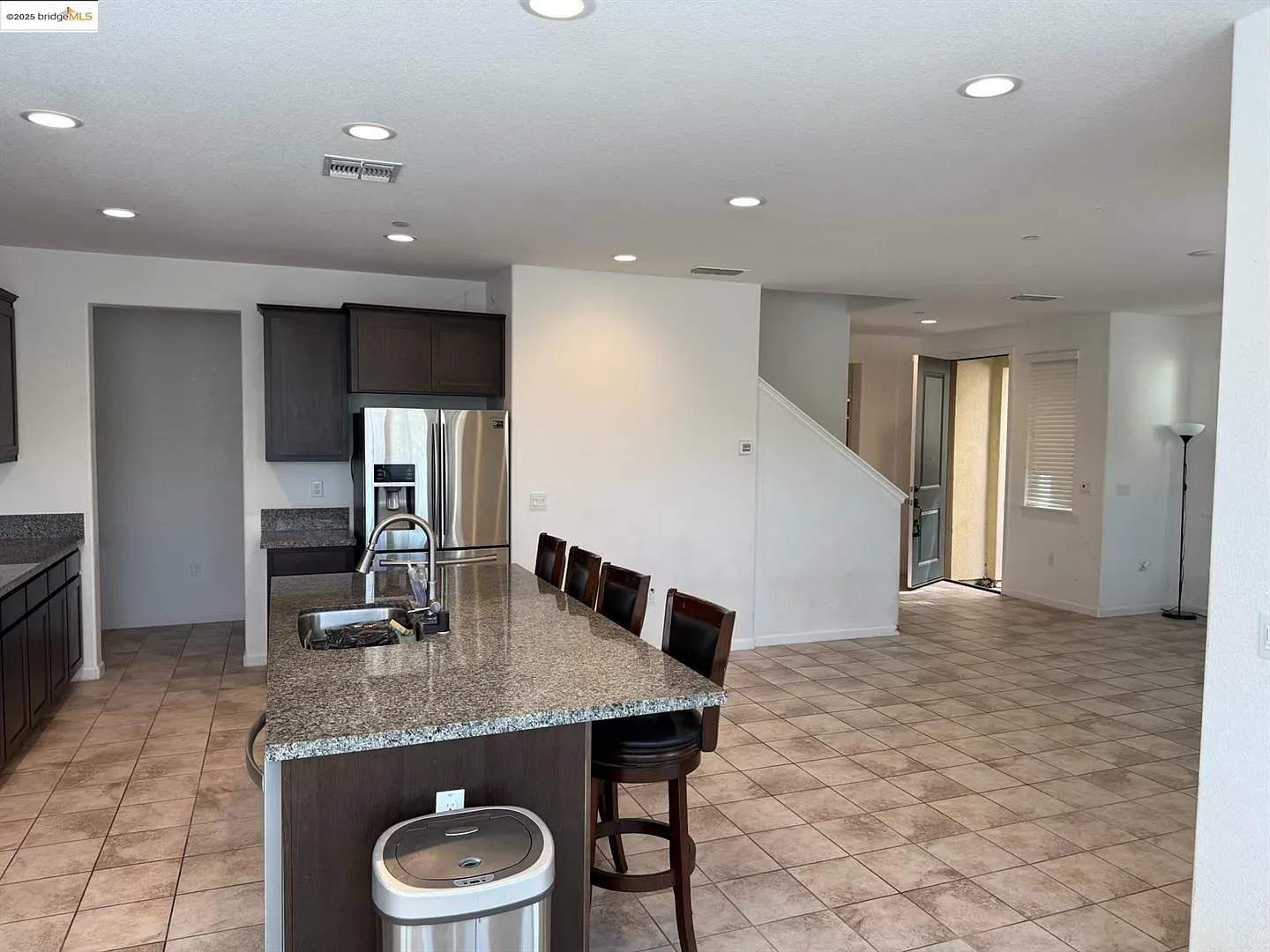 4 bed, 2209 sqft, $3,300 — Photo 4