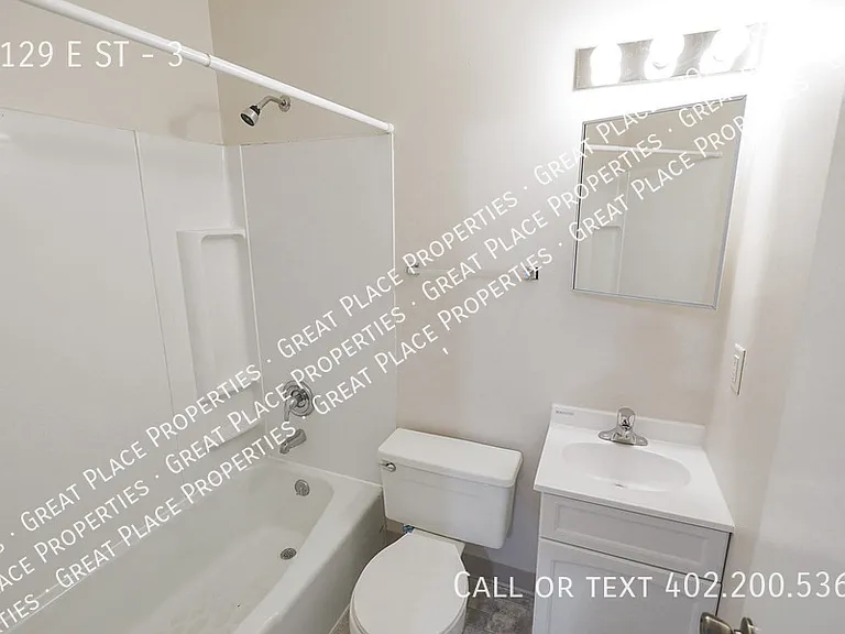 1129 E St #3 — Photo 15
