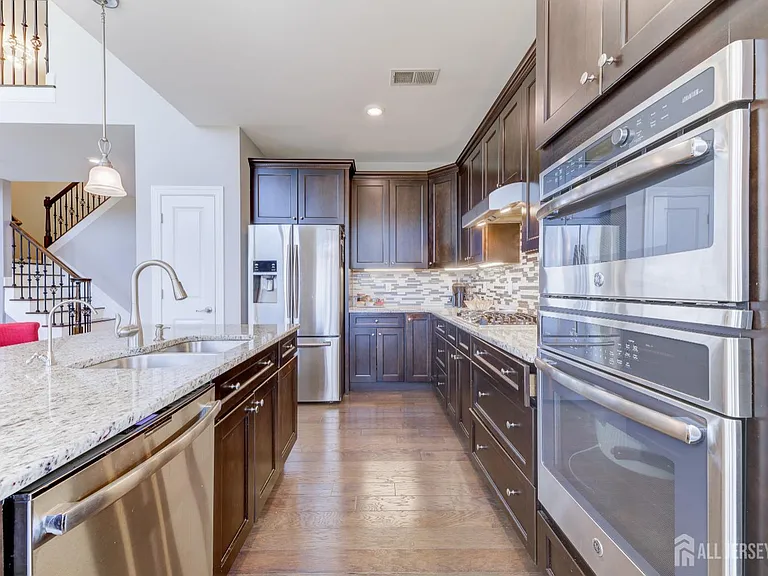6 Michelangelo Dr S — Photo 14