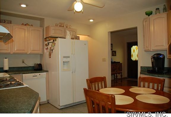 4th image of 1509 Joy Ave