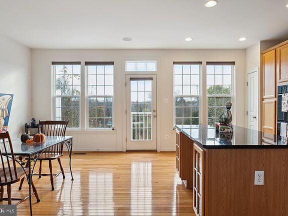 5th image of 1004 Armstrong Ln
