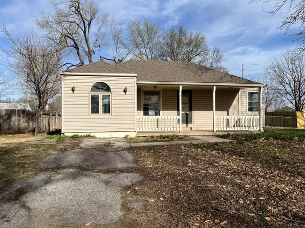 2744 S Rose Marie Ct, Wichita, KS 67216