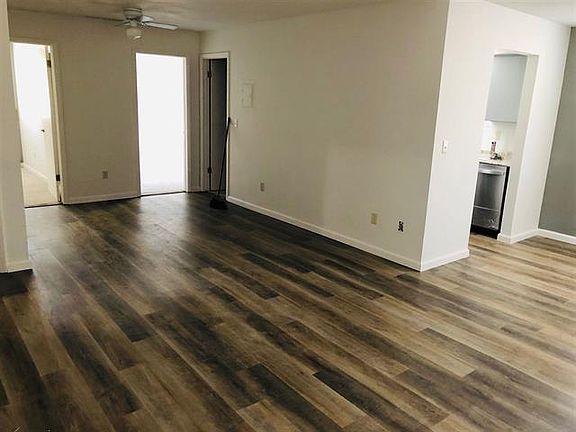 3rd image of 1140 Walnut Ave APT 19