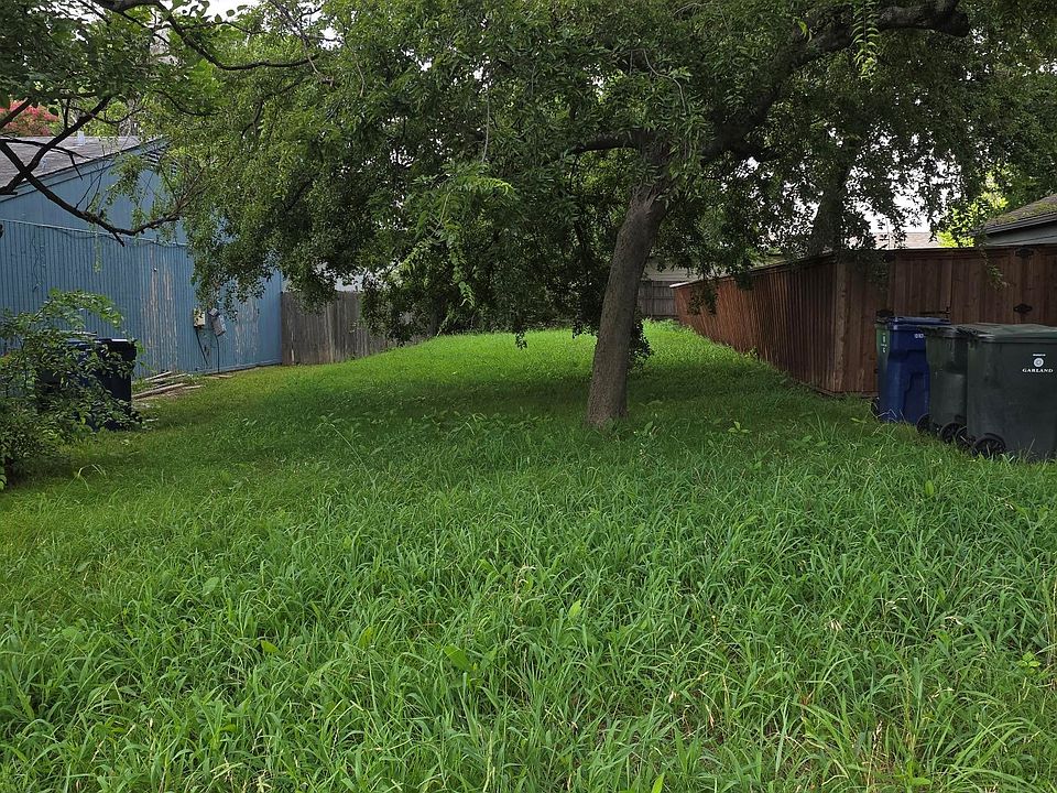 2nd image of 514 W Avenue F