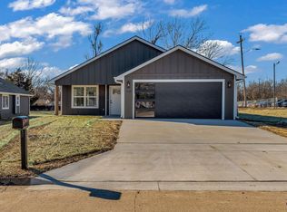 1167 SW Seabrook Ave, Topeka, KS 66604