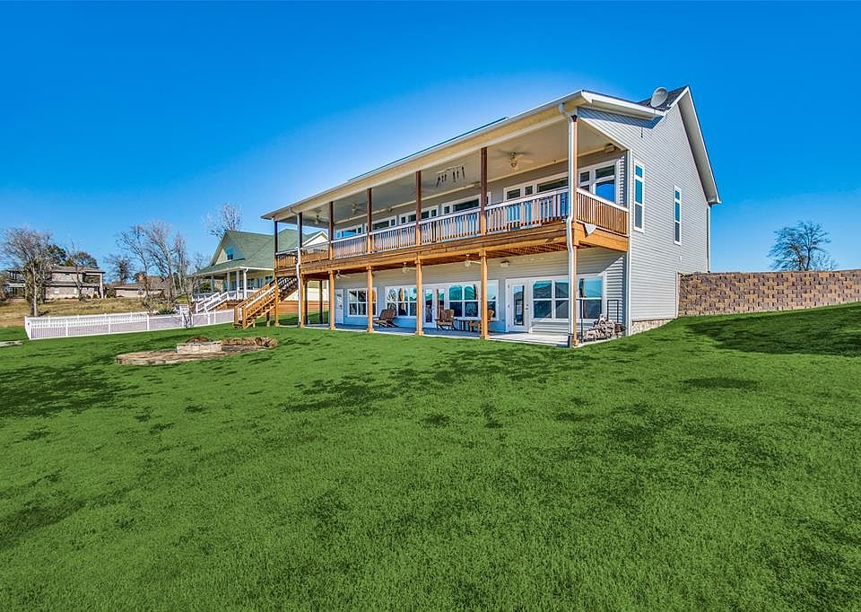 1st image of 300 Peninsula Dr