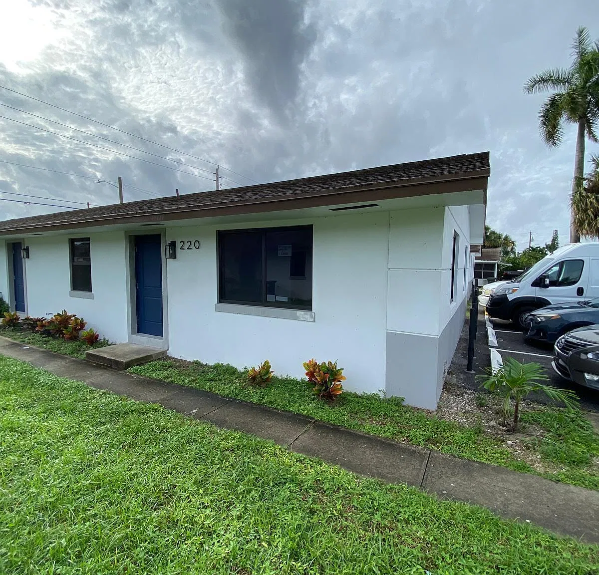 3 bed, 1.0 bath, 1924 sqft, $2,500 — Photo 2