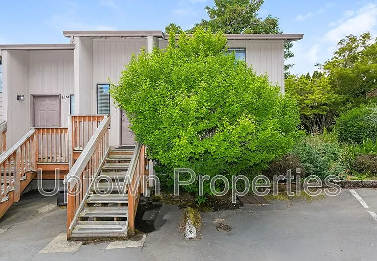 1516 SW Dewitt St #1516 — Photo 1