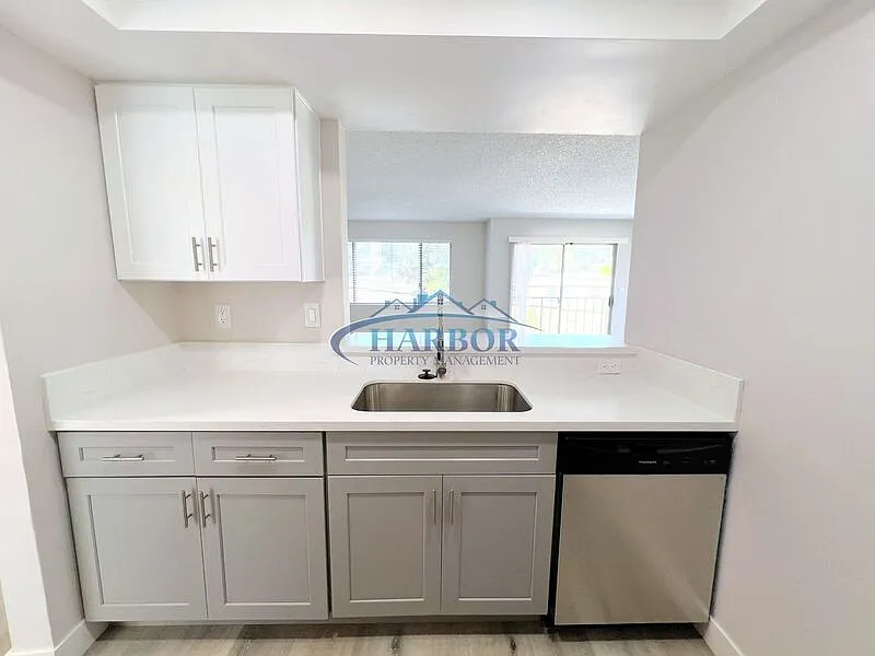 3 bed, 1.0 bath, $2,995 — Photo 4