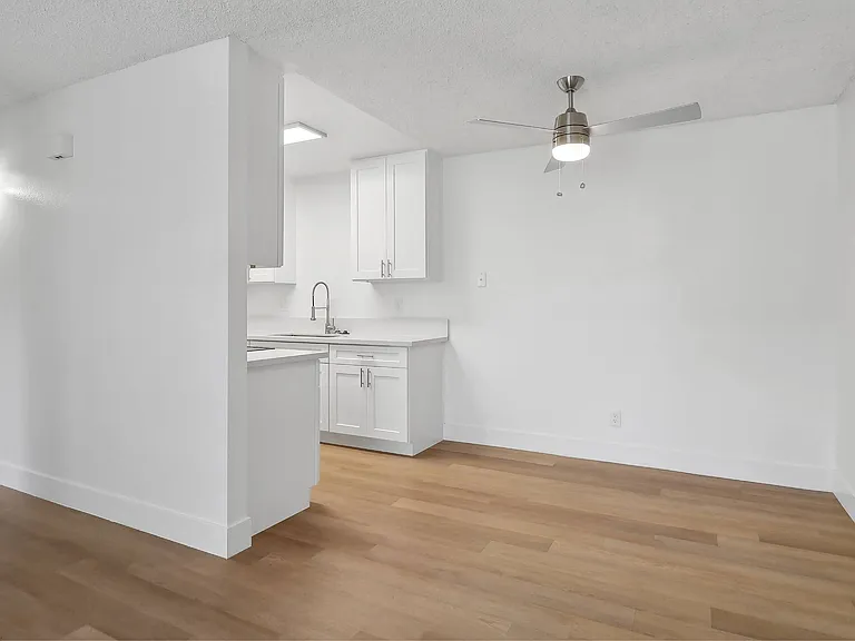 Terre at 1019 Peach — Photo 5