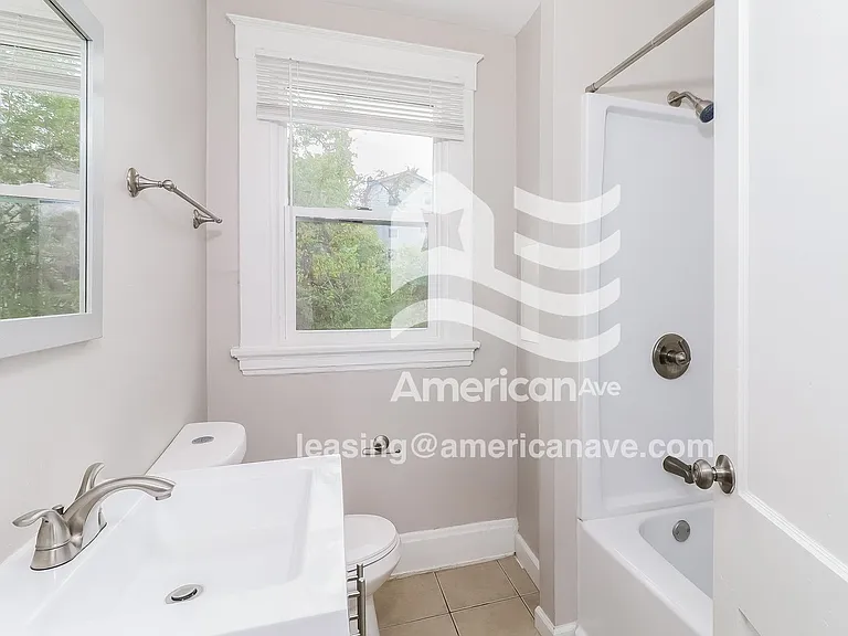 623687_012_wm_-_main_bathroom_13241315.jpg