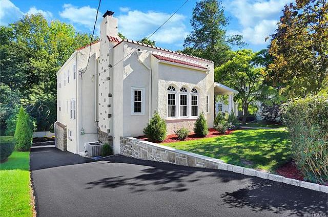 1st image of 56 Parkview Dr