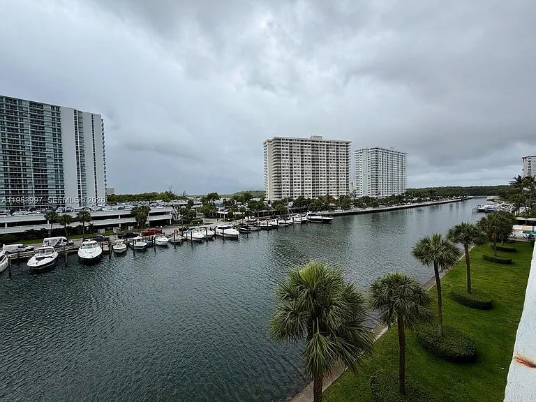 220 Kings Point Dr #501 — Photo 2