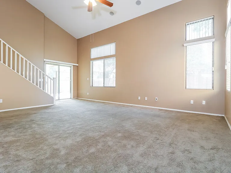 3116 S 82nd Ln — Photo 4