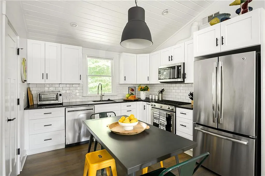 2 bed, 1.0 bath, 800 sqft, $4,600 — Photo 3