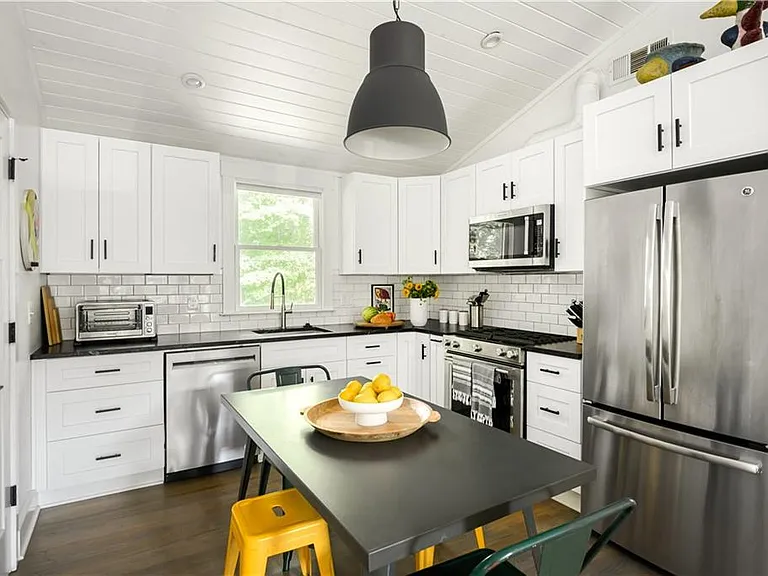 347 Sinclair Ave NE — Photo 3
