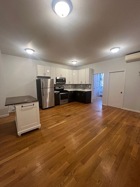 1st image of 123 Mac Dougal St #1