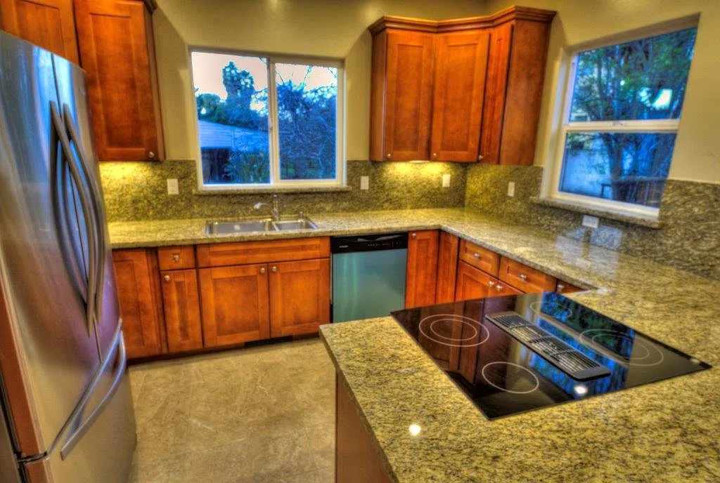 4 bed, 3.0 bath, 1800 sqft, $7,900 — Photo 4