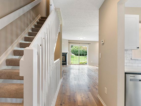 4th image of 702 Parkgrove Way