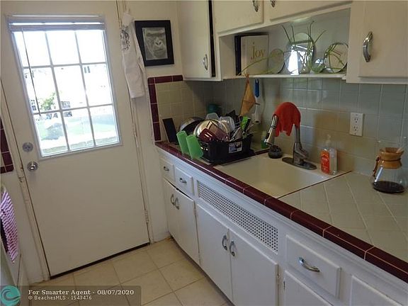 5th image of 611 Ponce De Leon Dr #7