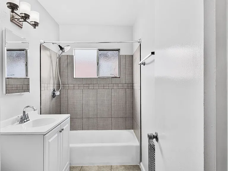 10227 S. 10th Ave. — Photo 19