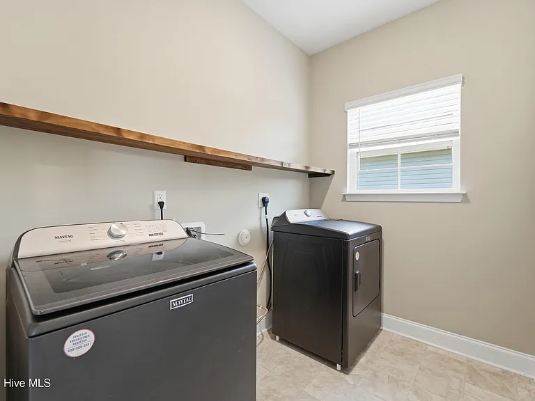 755 Greenwich Pl — Photo 22