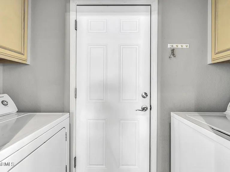 8889 E Meadow Hill Dr — Photo 20