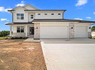 213 Timberview Cir, Pella, IA 50219
