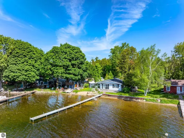 5445 W Beal City Rd, Weidman, MI 48893