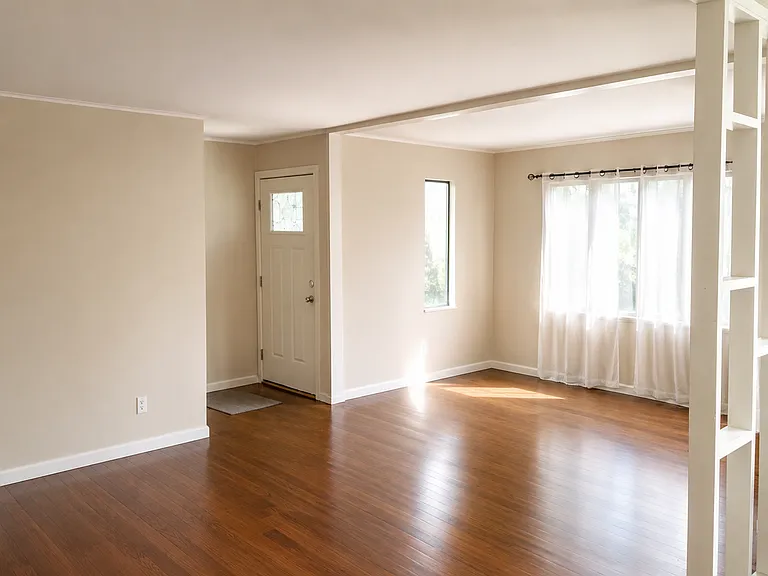 260 Habersham Dr — Photo 2