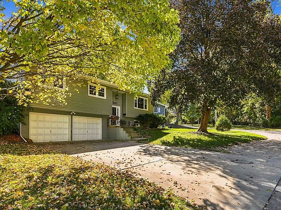 2nd image of 902 25th Ave