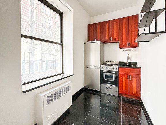 2nd image of 102 W 80th St APT 22
