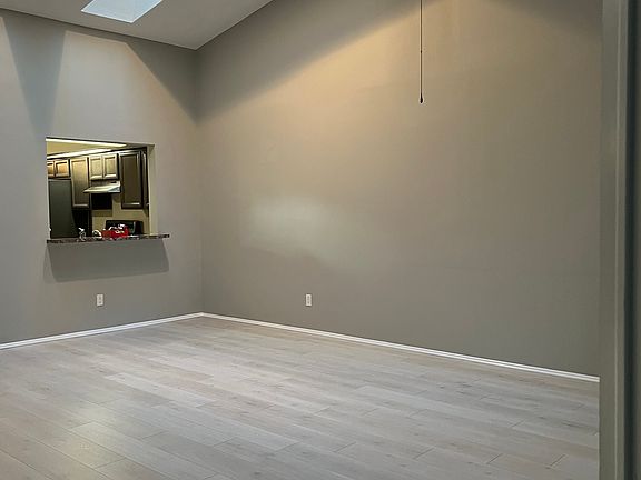 DINING ROOM / FAMILY ROOM VIEWS