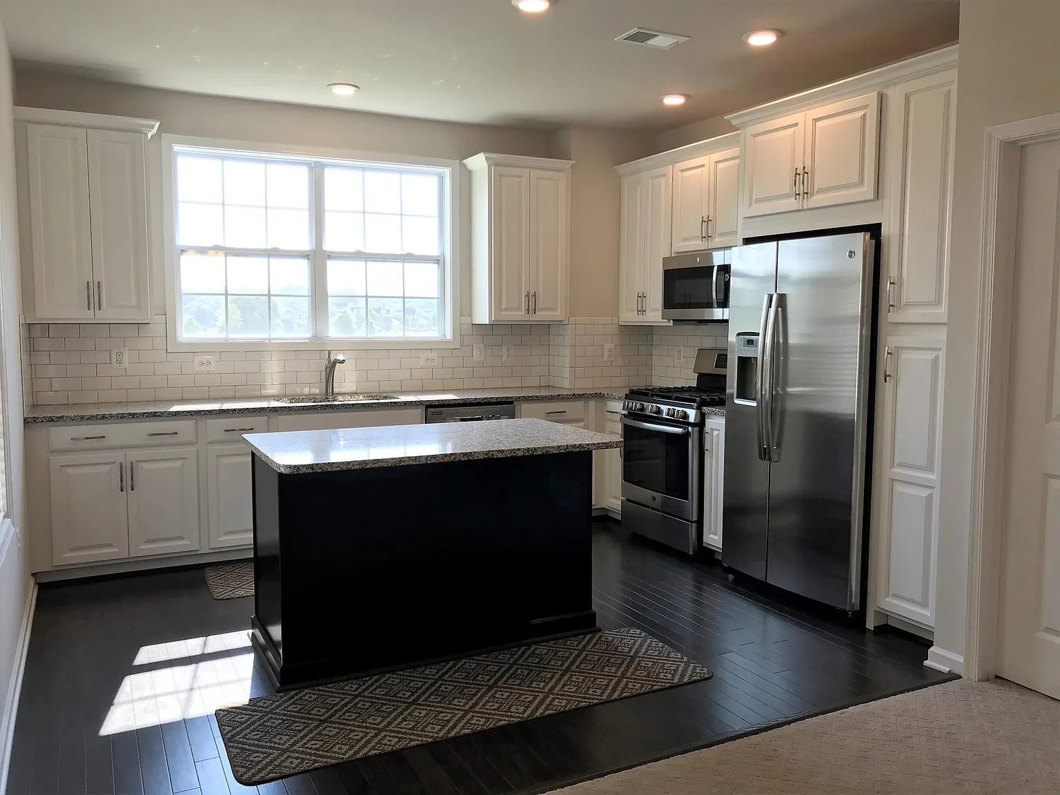 2 bed, 2.5 bath, 1627 sqft, $2,800 — Photo 4