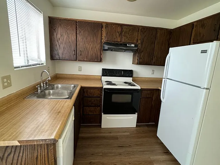 4988 Ivor Dr — Photo 3