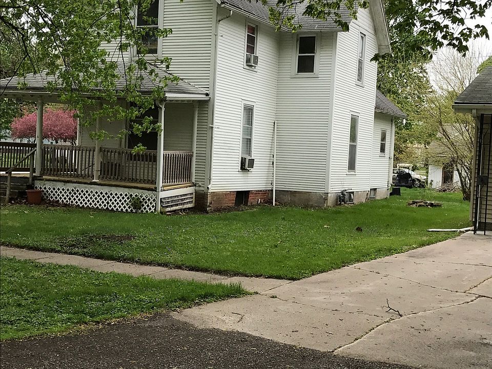 2nd image of 302 N Green St